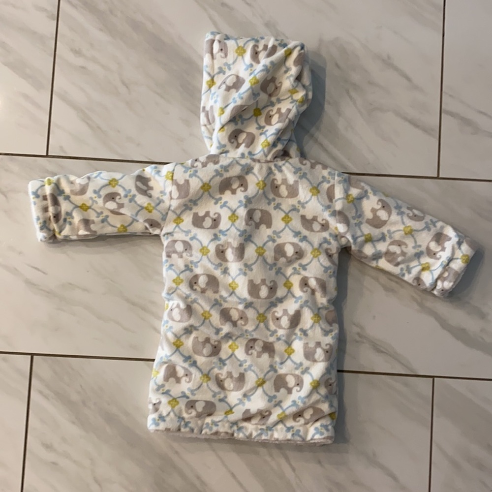 Elephant Bath Robe - Picture 3 of 4